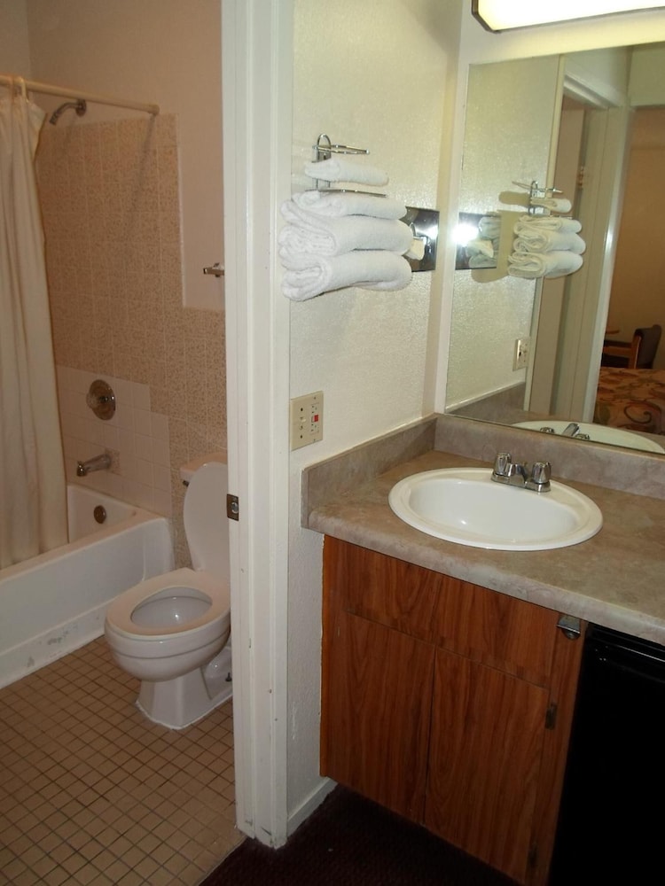 E Z 8 Motel Newark - photo 13
