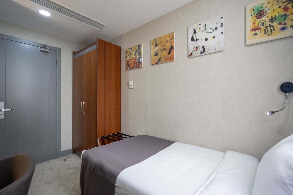 Guestroom View