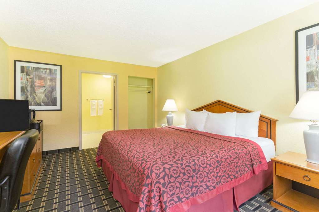 Days Inn by Wyndham Savannah Airport - photo 11