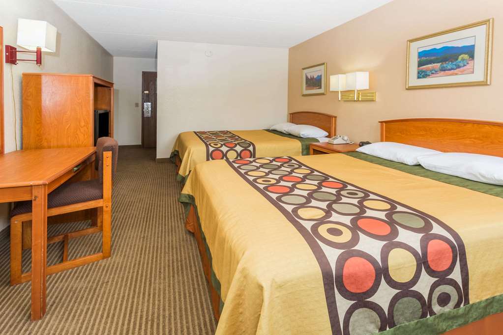 Super 8 by Wyndham Colo. Sprs. Garden Of The Gods - photo 3