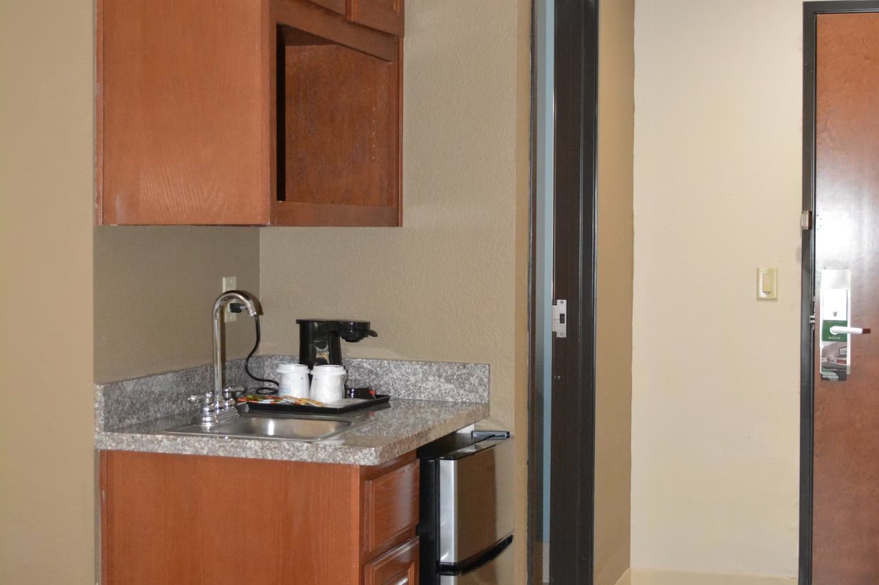 Wingate By Wyndham College Station South - photo 8