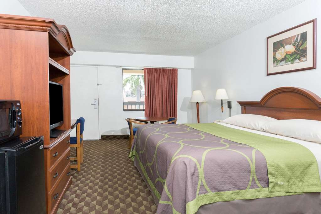 Super 8 by Wyndham Riviera Beach West Palm Beach - photo 7
