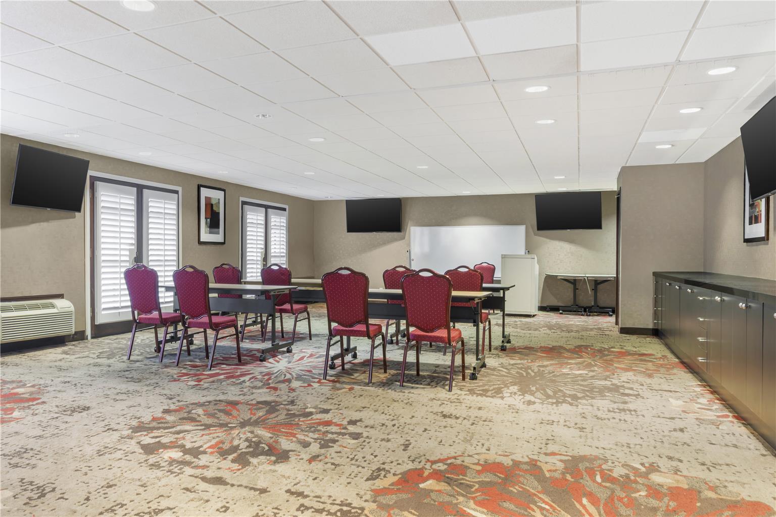 Best Western Plus Brookside Inn - photo 52