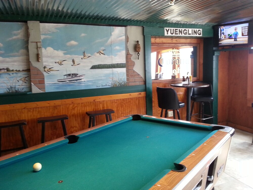Lowes Wharf Marina Inn - photo 9