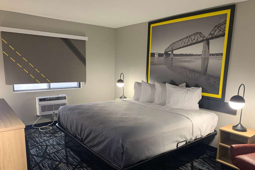 Super 8 By Wyndham Kirksville — hotel in Kirksville