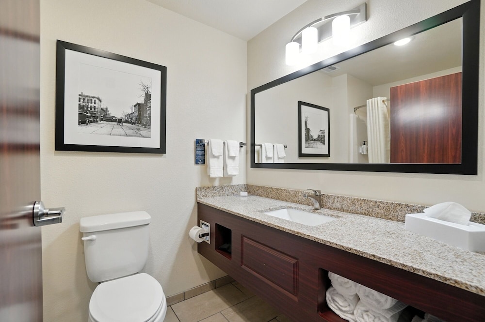 Cobblestone Hotel & Suites Bellefontaine - photo 59