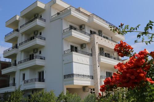Metropolis — Ulcinj — photo 2