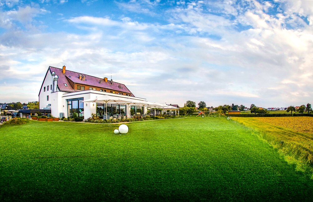 Meinl Hotel & Restaurant - carbon neutral hotel in Neu-Ulm