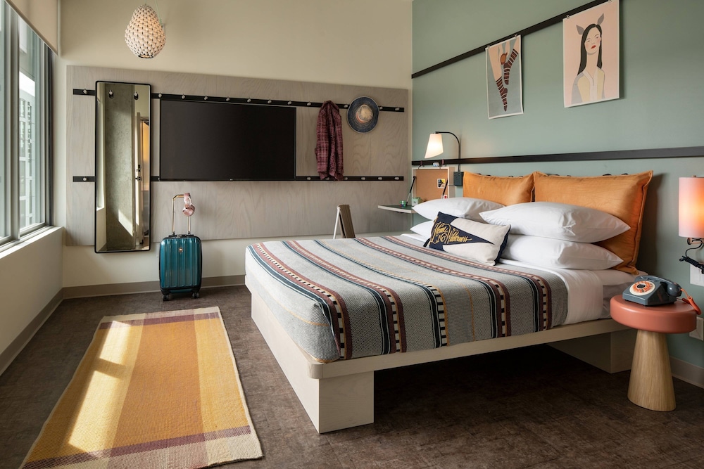 Moxy Portland Downtown - photo 2