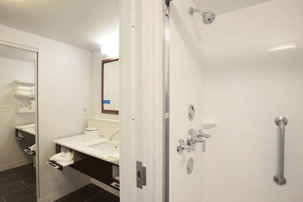 Hampton Inn & Suites Cincinnati Kenwood - photo 27