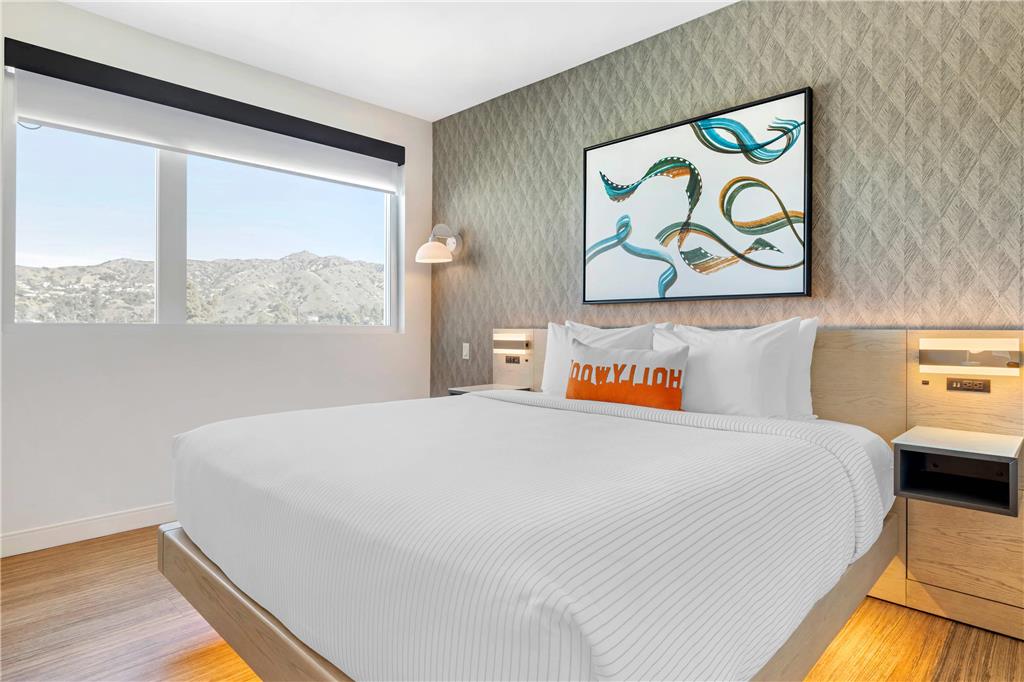 Cambria Hotel Burbank Airport - photo 14