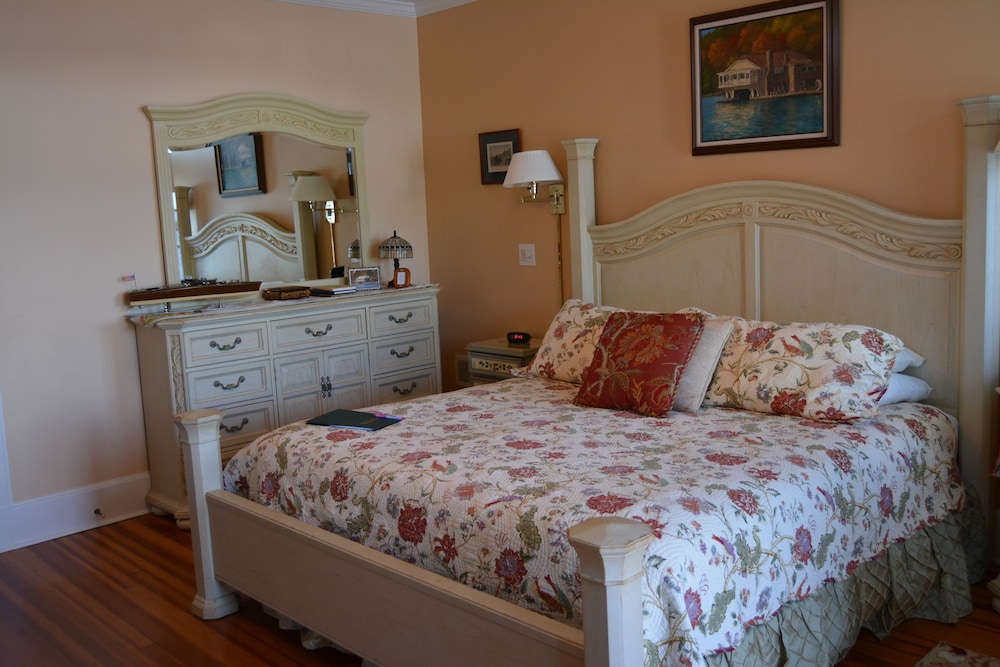 Boathouse Waterfront Lodging - photo 2