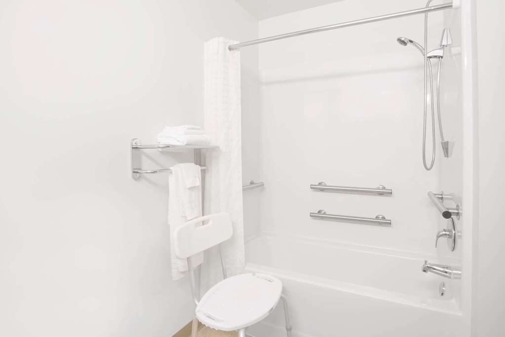 Microtel Inn & Suites By Wyndham Gassaway Sutton - photo 4