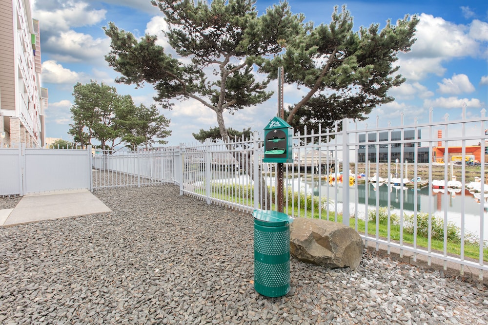 Holiday Inn Express Hotel & Suites Seaside Convention Center by IHG - photo 66