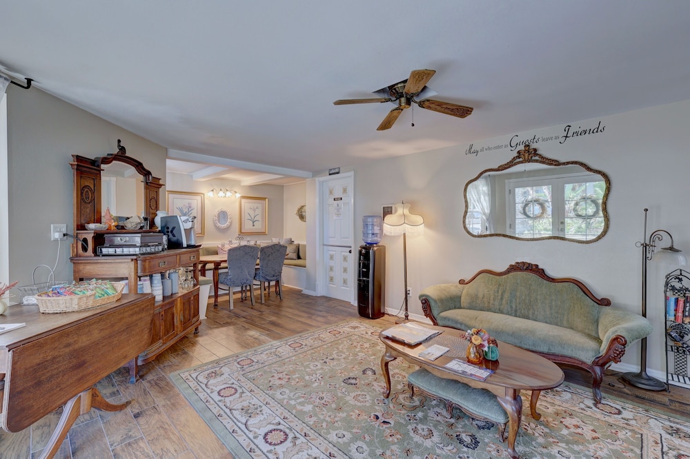 Pelican Cove Inn - photo 10