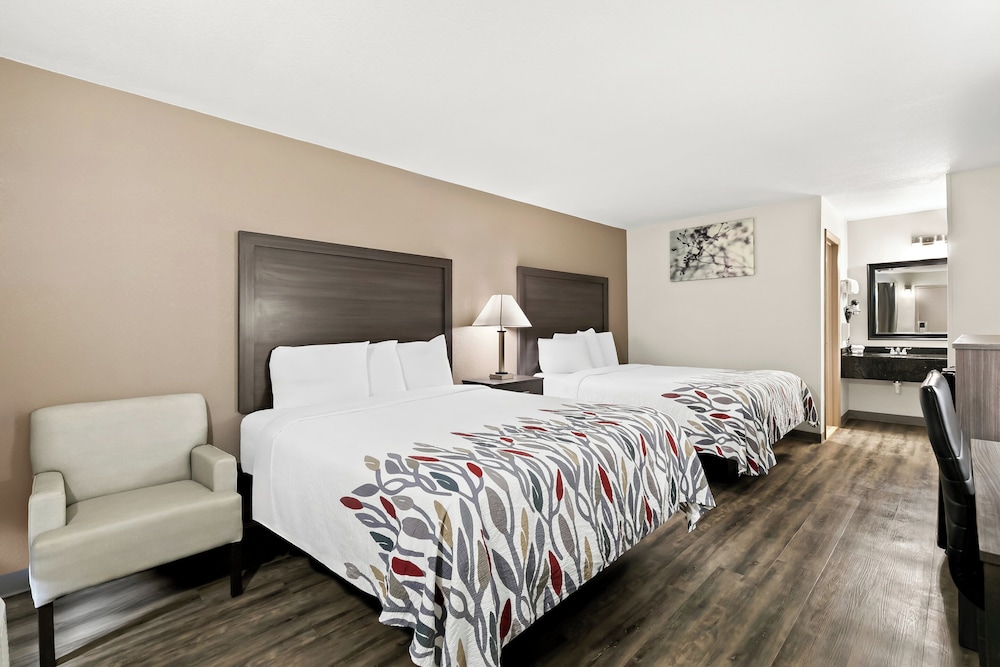 Red Roof Inn & Suites Duncan - photo 22
