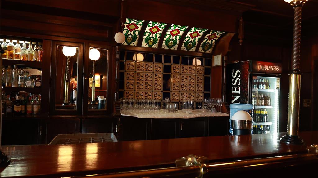 The library bar at Windsor sep