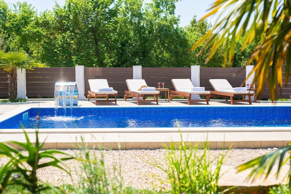 Villa Bodulova — 4-Star Luxury Hotel in Njivice, Croatia