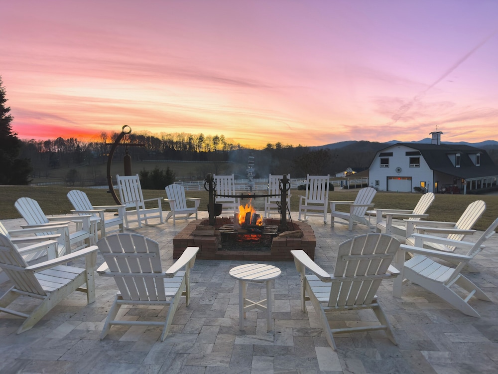 The Horse Shoe Farm - carbon neutral hotel in Hendersonville