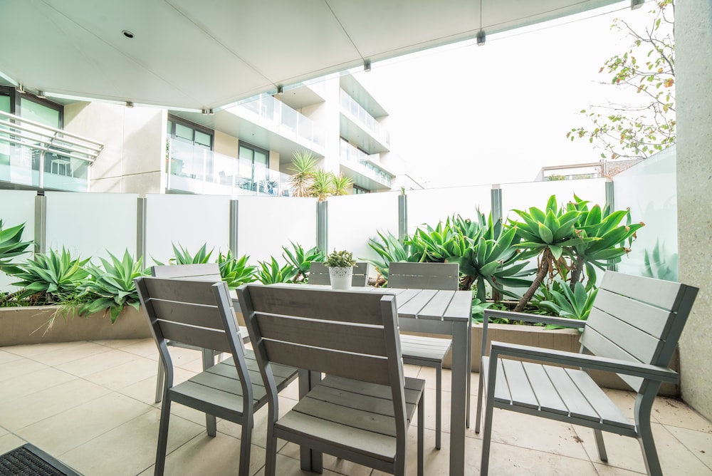Richmond Oasis Apartments — 4-Star Luxury Hotel in Richmond, Australia