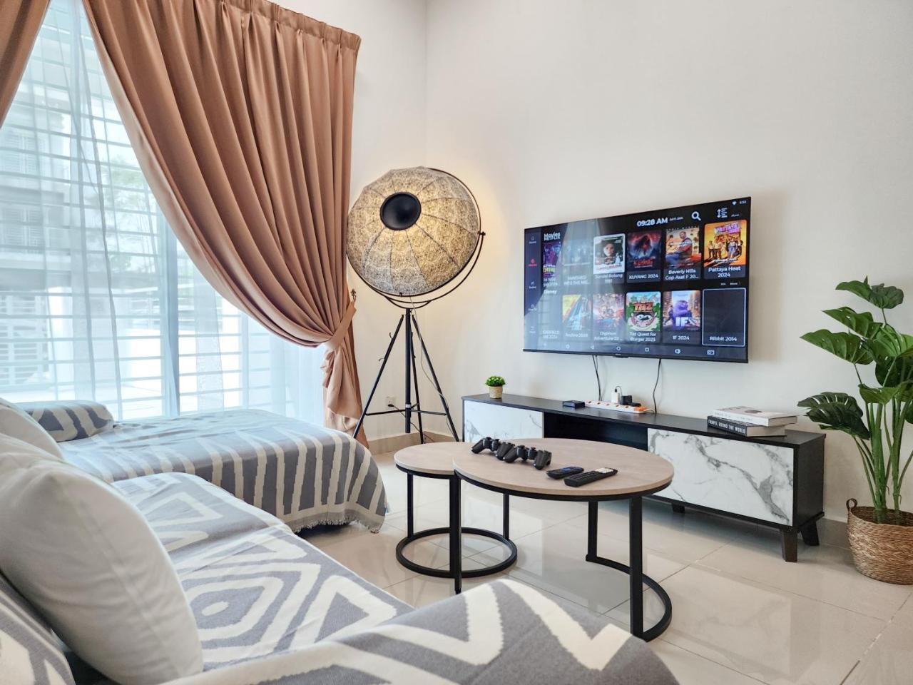 Rawang Home near Aeon 15 Pax WIFI Game Smart TV — 4-Star Luxury Hotel in Rawang, Malaysia