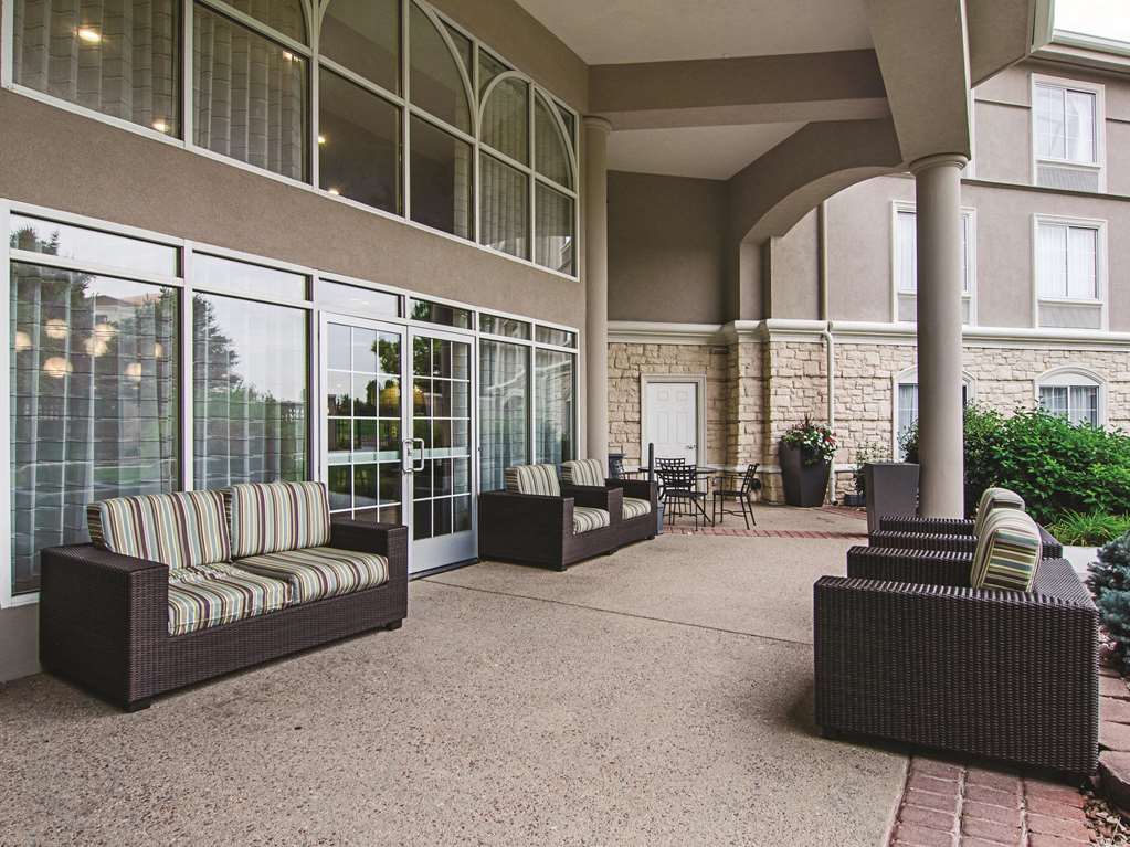 La Quinta Inn & Suites by Wyndham Denver Airport DIA - photo 7