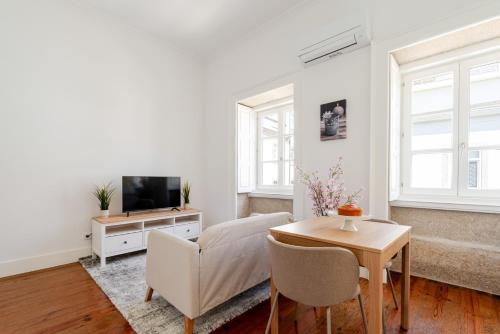 Bright Flat in Historic Foz House by HostWise — 4-Star Luxury Hotel in Porto, Portugal