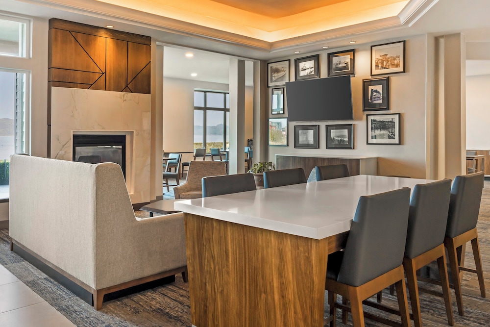 Holiday Inn Express & Suites Astoria by IHG - photo 60