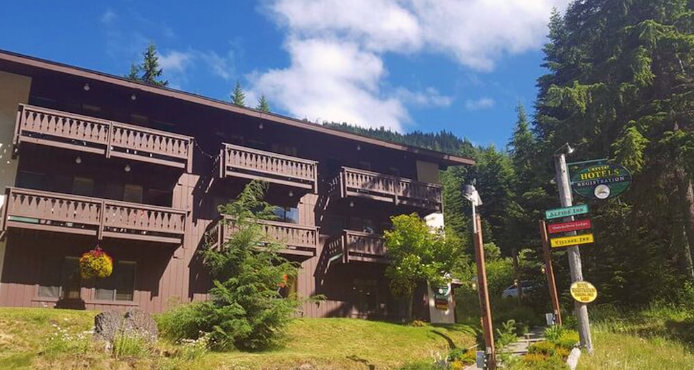 Crystal Mountain Hotels - carbon neutral hotel in Enumclaw