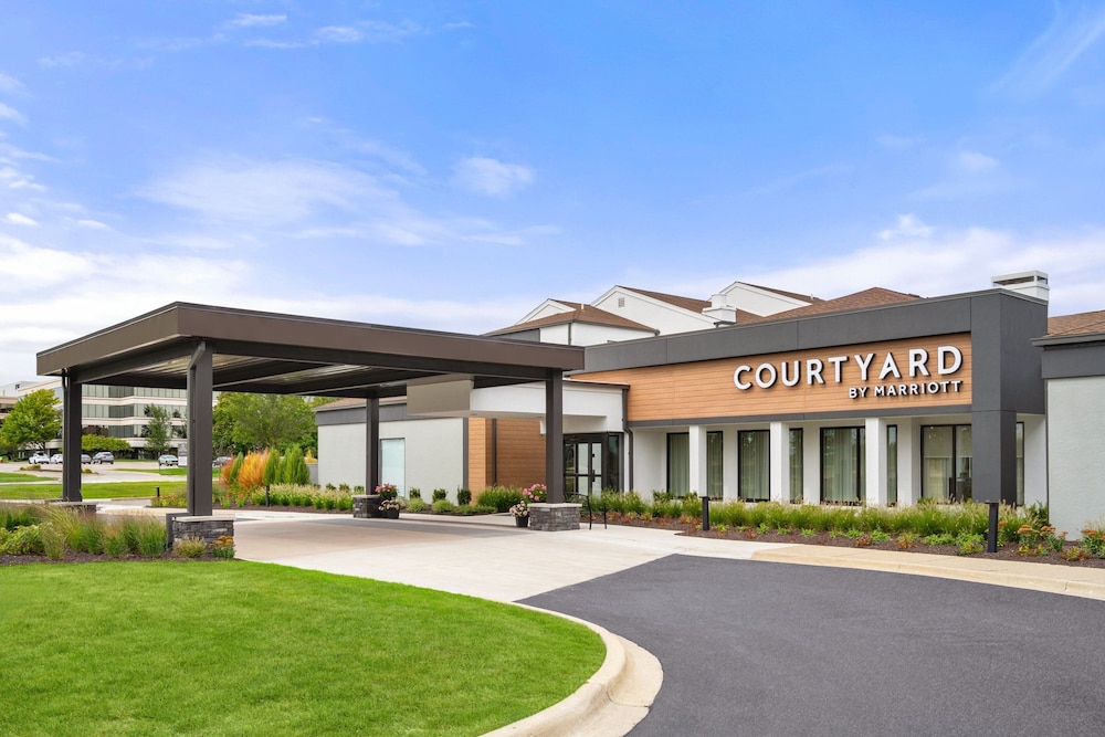 Courtyard by Marriott Detroit Livonia - carbon neutral hotel in Livonia