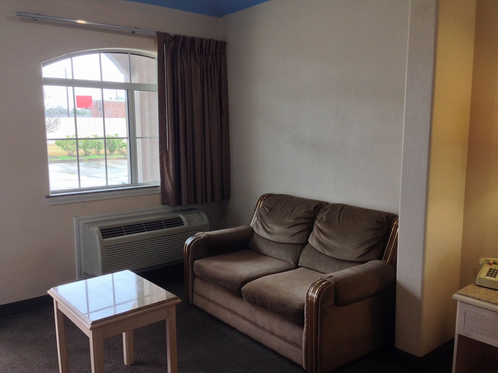 Camelot Inn & Suites Highway 290 NW Freeway - photo 20