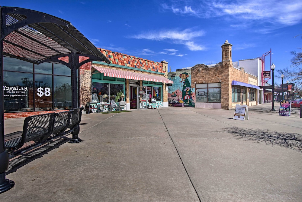 Modern OKC Retreat: Half mile to Plaza District - photo 18