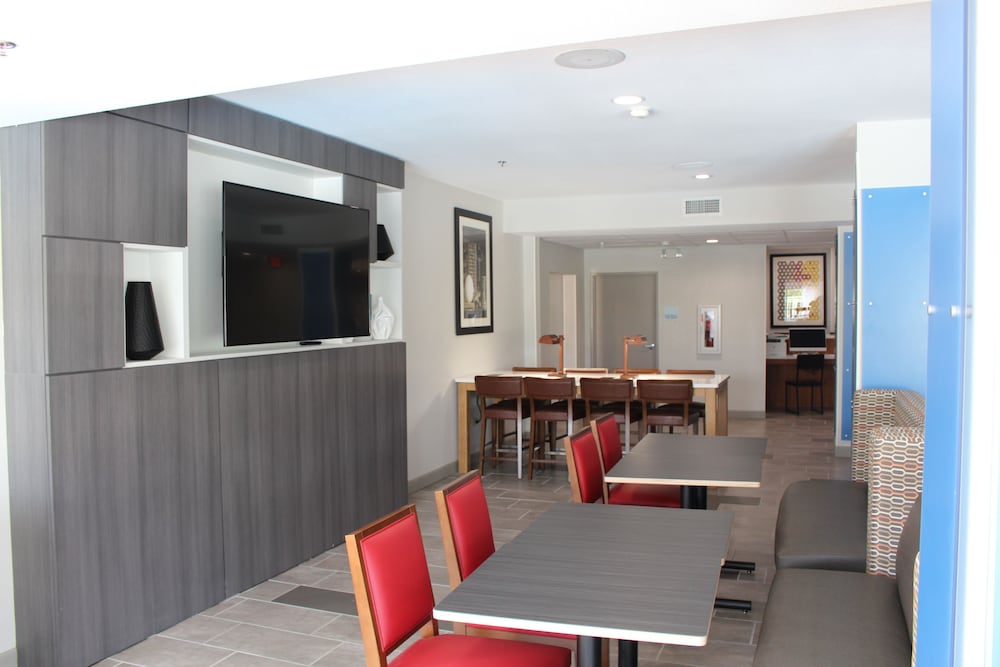 Holiday Inn Express & Suites Enterprise - photo 37