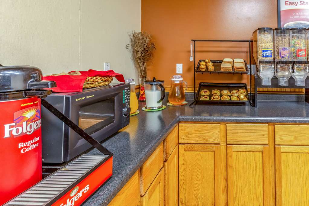 Econo Lodge Inn & Suites Newton - photo 30