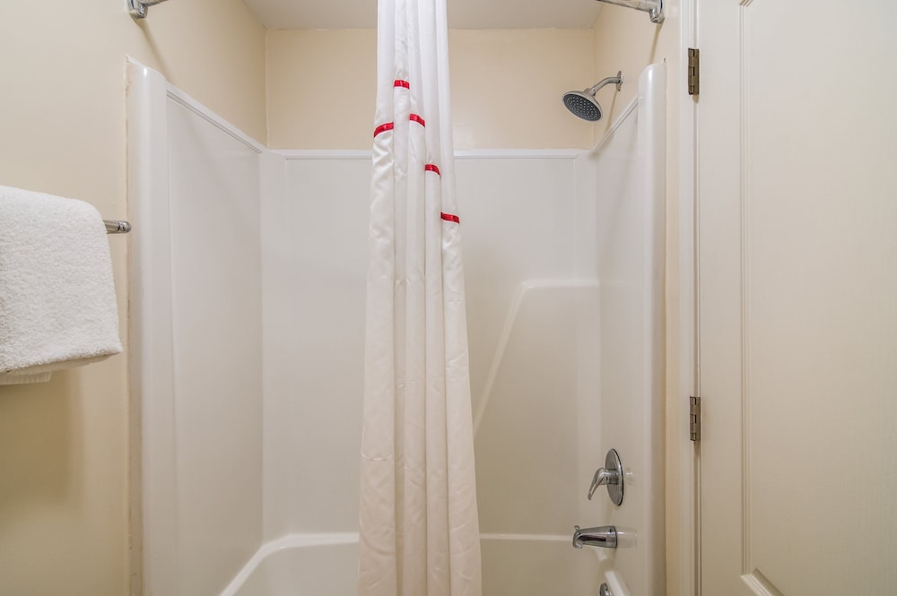 Red Roof Inn & Suites Pensacola East Milton - photo 26