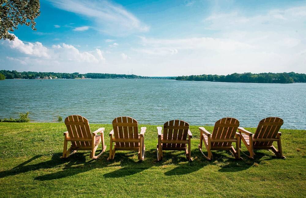 Waterfront Two Bedroom Cabin #15 on the Lake at Long Cove Resort by Redawning - photo 16