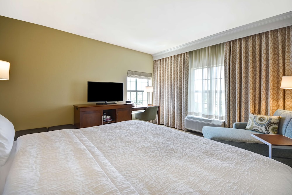 Hampton Inn & Suites Charleston Airport - photo 13