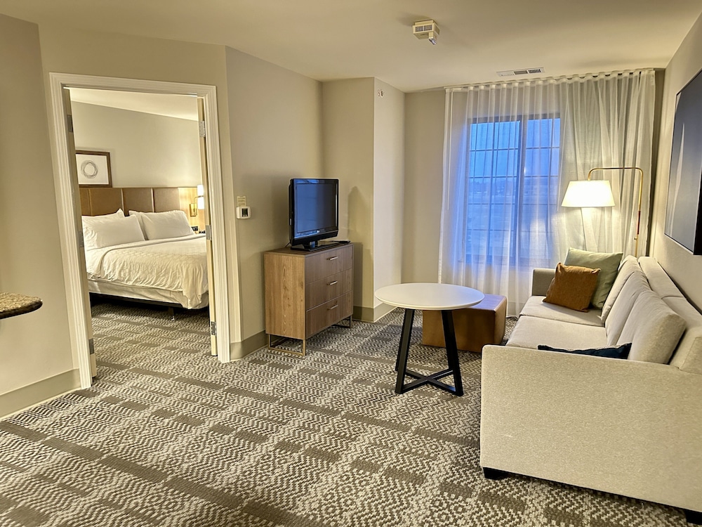 Staybridge Suites Milwaukee West Oconomowoc by IHG - photo 31