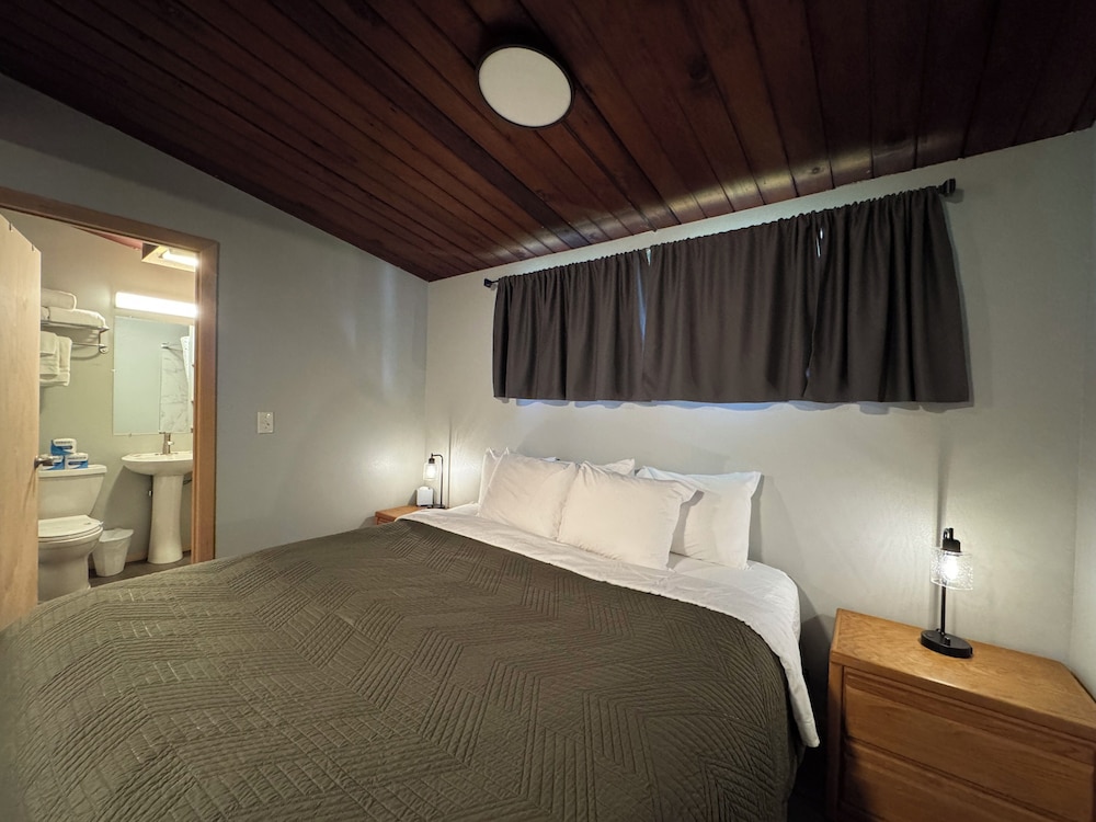 The Pioneer Motel - photo 9