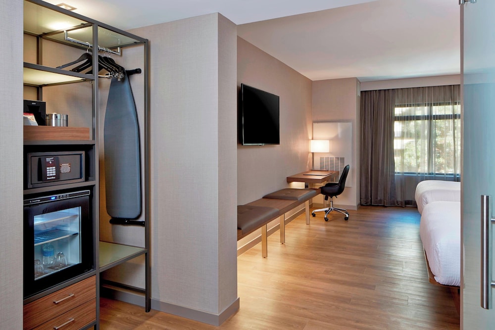 AC Hotel by Marriott Seattle Bellevue Downtown - photo 13