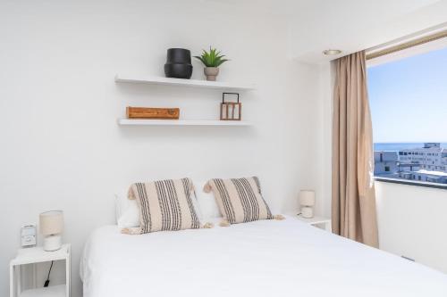 Sea Point Secure Modern 1 Bedroom Apartment