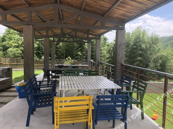 Huayin Inn in Deqing, People's Republic of China