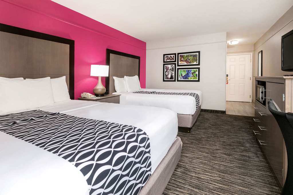 La Quinta Inn & Suites by Wyndham Fredericksburg - photo 16