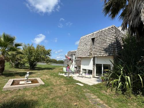 Au Fil de L Eau - carbon neutral hotel in Lahonce