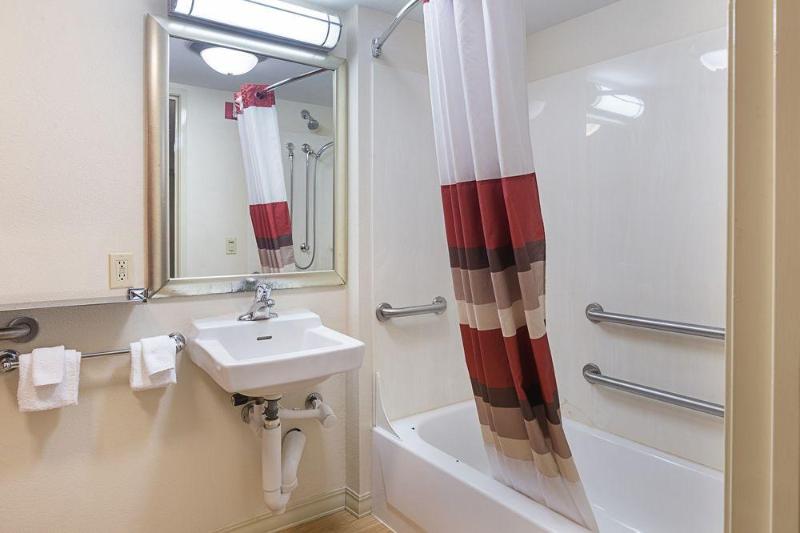 Red Roof Inn Detroit Farmington Hills - photo 9