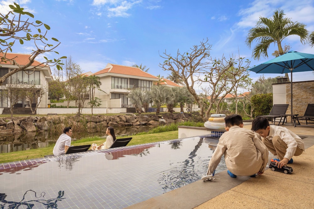 Ocean Villa Da Nang 4BR 5 Beds Private Pool and Kitchen — 4-Star Luxury Hotel in Da Nang, Vietnam