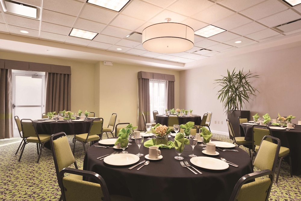 Hilton Garden Inn Akron Canton Airport - photo 28