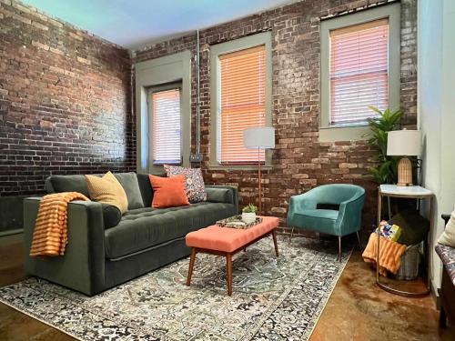 Beautifully Modern Townhouse in Historic SPR — 4-Star Luxury Hotel in Jacksonville, United States