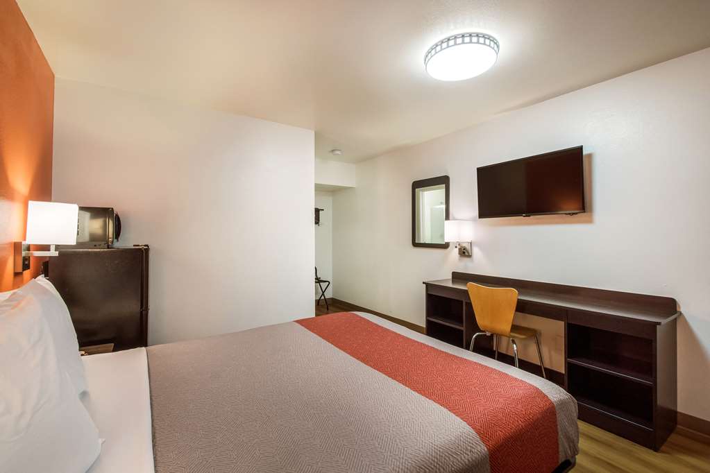 Motel 6 Youngtown AZ Phoenix Sun City - photo 17