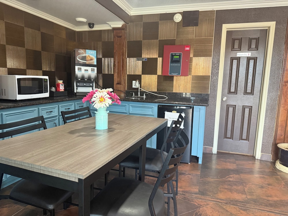 Economy Lodge by Hotel O Texas City - photo 2